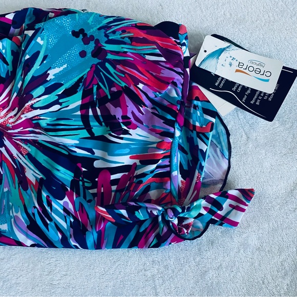 Azul by Maxine of Hollywood Swim
Dress Size 12 80% Nylon, 20% Lycra Spandex. #4 - Picture 4 of 8